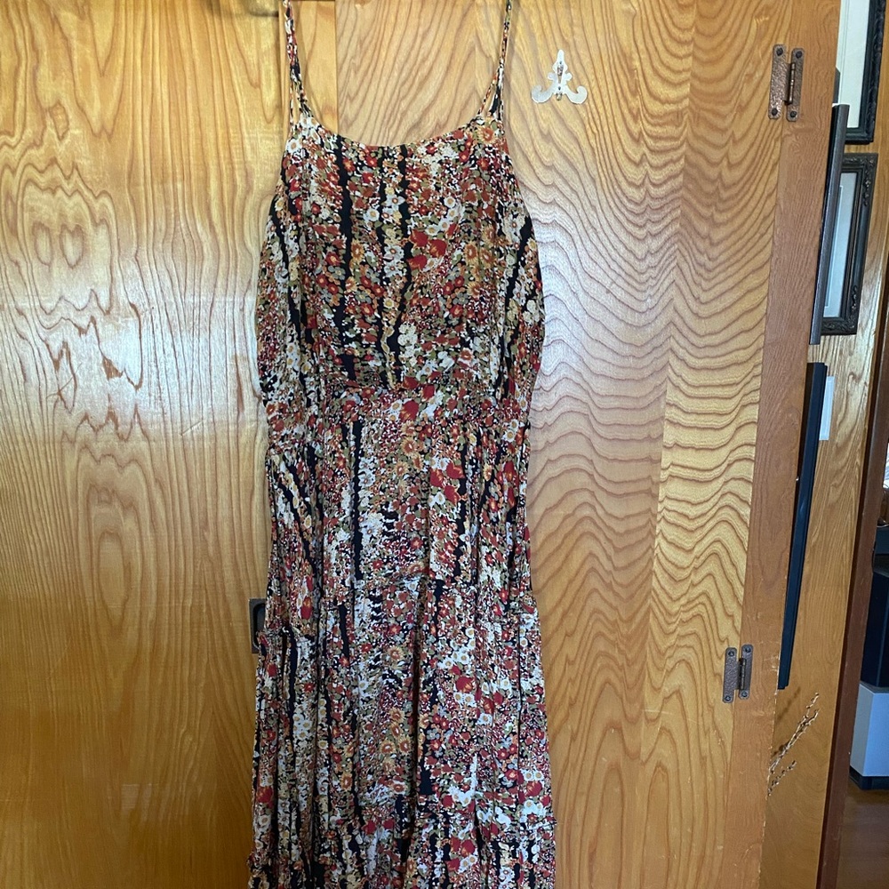 Floral browns maxi dress. Ankle length.